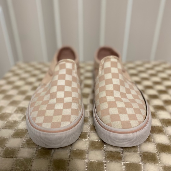 Light pink Vans 
Woman’s size 6 
Vans - Picture 2 of 6
